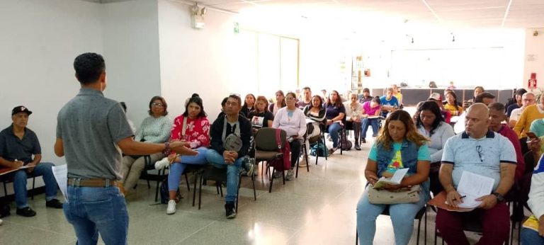 200 personas reciben formación en artes, oficios y emprendimiento comunal