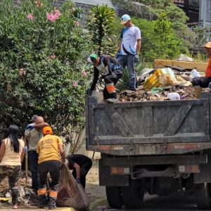 Realizaron jornada de saneamiento ambiental en El Nacional 