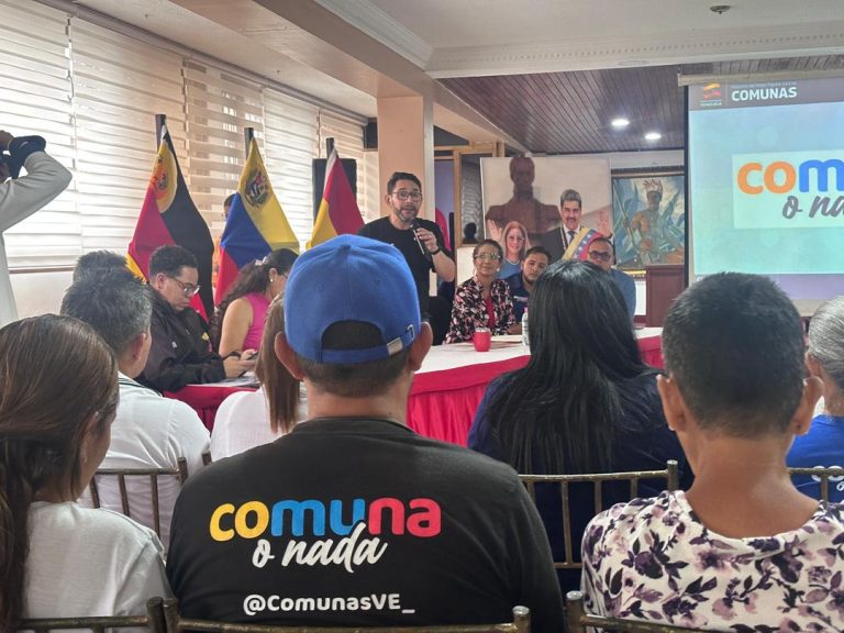La organización comunal como ruptura del modelo político convencional