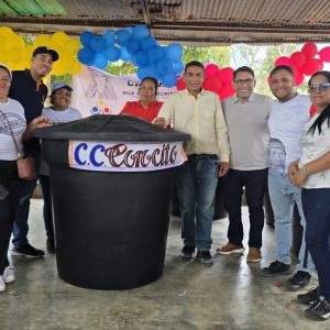 Comuna Caycape entregó tanques a 142 familias beneficiadas por la Consulta Popular