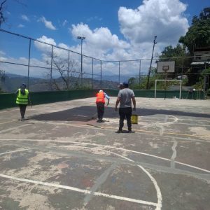 Gabinete Comunal impulsa la rehabilitación en la cancha principal de El Naranjal