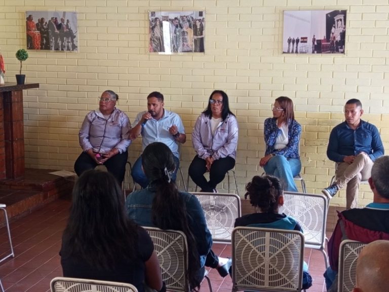 Entregan recursos a 21 organizaciones del Poder Popular en Guaicaipuro para proyectos del CLPP
