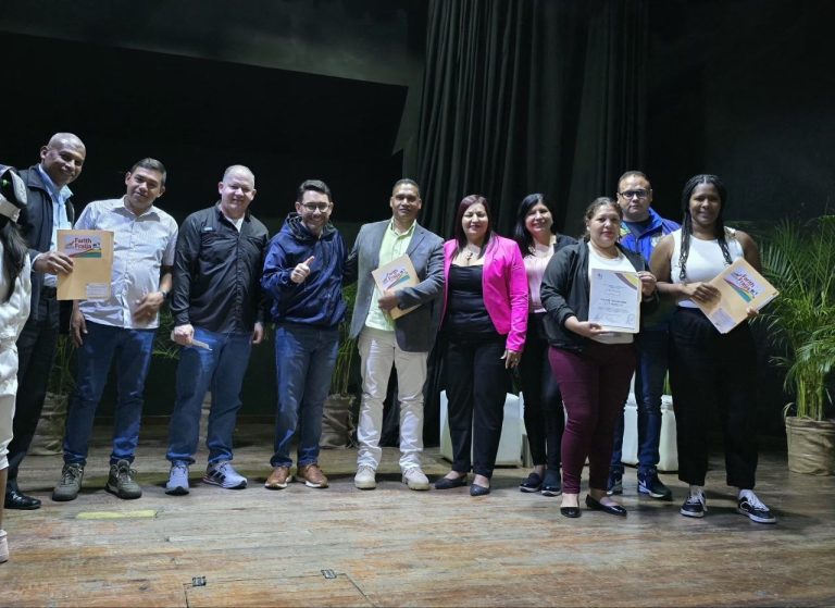 Compromiso cumplido: Fe Guaicaipuro entrega recursos para fortalecer 33 proyectos locales