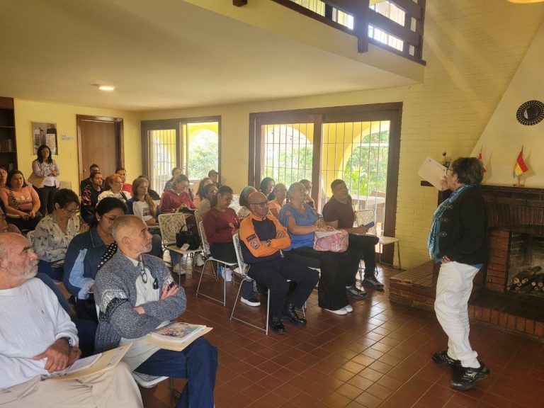 Docentes de Guaicaipuro inician ruta hacia la descolonización educativa