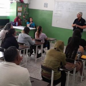 Cultivan conexiones reales en San Diego de los Altos con programa -Pantallas +Realidades
