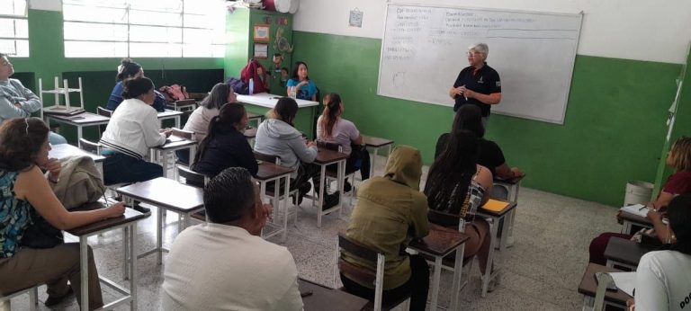 Cultivan conexiones reales en San Diego de los Altos con programa -Pantallas +Realidades