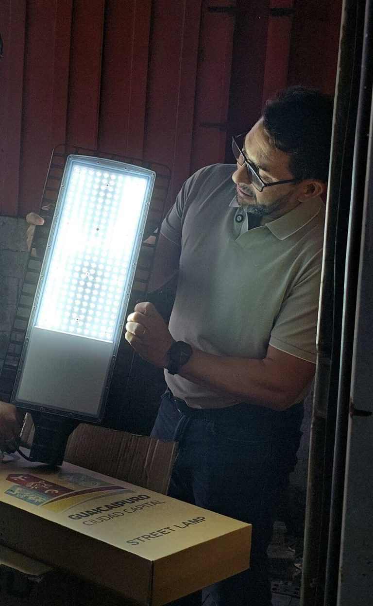 Llegan 4.500 luminarias LED de alta tecnología para iluminar comunidades guaicaipureñas