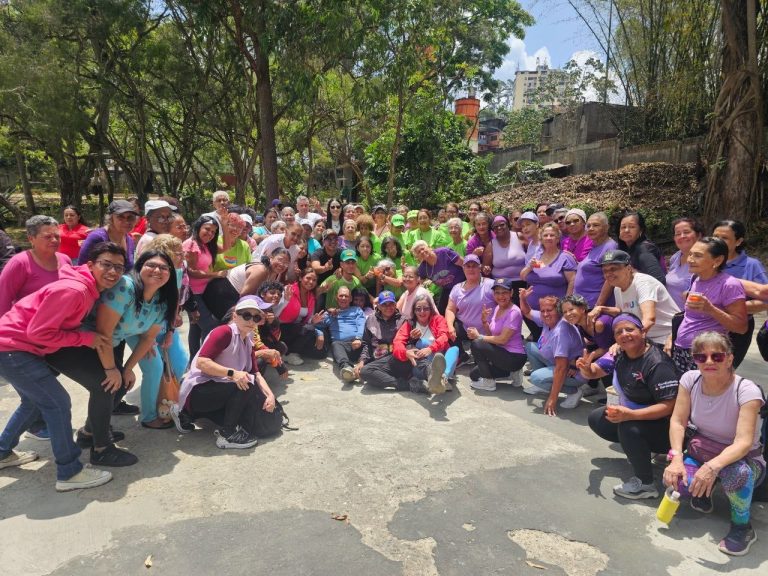 Celebran Día Mundial de la Actividad Física junto a 150 adultos mayores en Los Teques