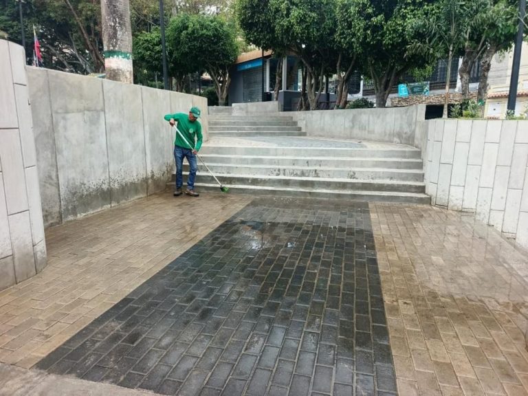 Plazas Guaicaipuro y Miranda reciben mantenimiento constantemente para el disfrute de los tequeños