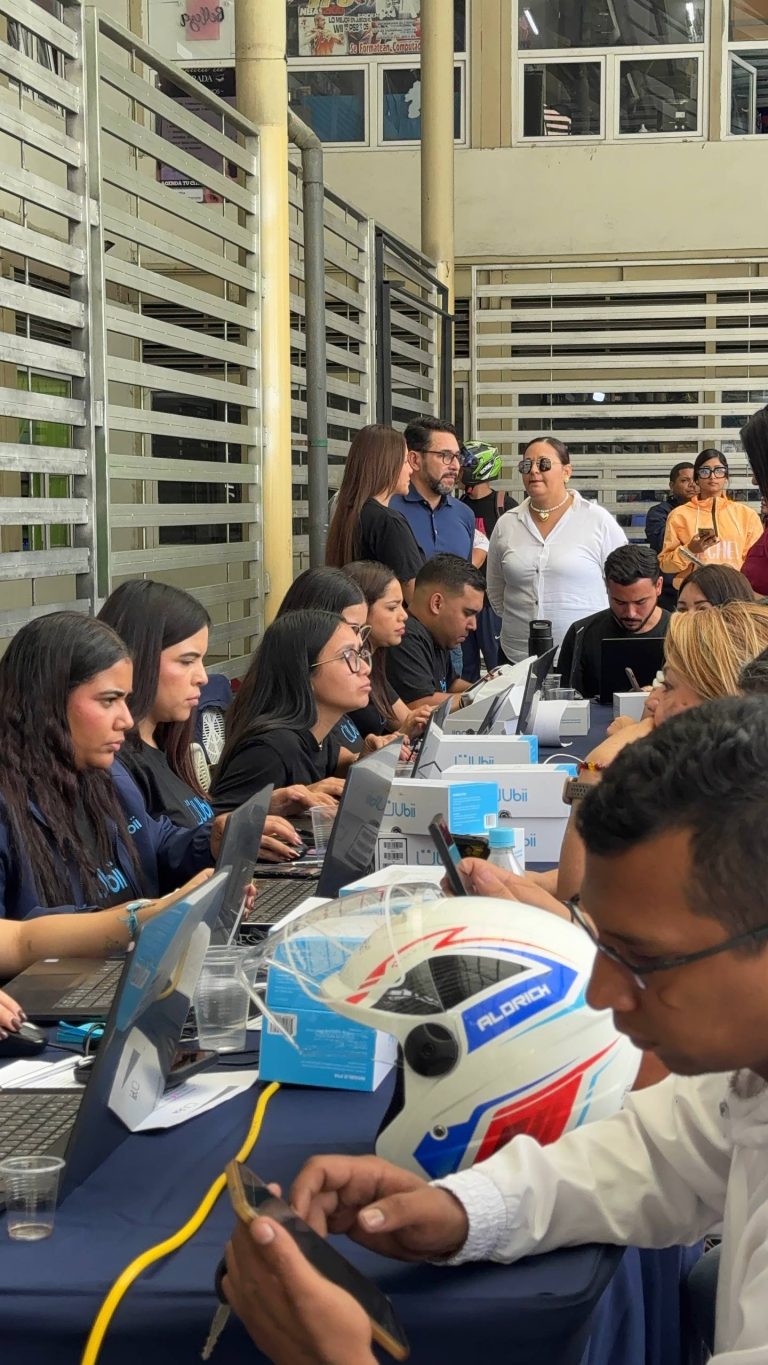 Arranca con éxito jornada de créditos digitales Ubii en Guaicaipuro