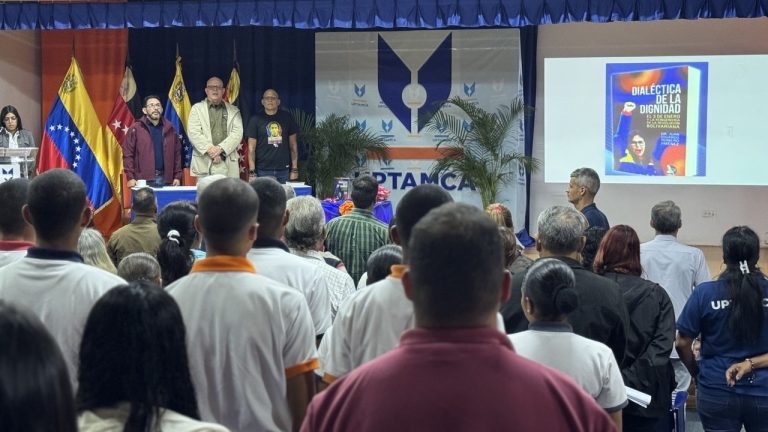 Bautizan el libro «Dialéctica de la Dignidad» del Dr. Juan Romero en la Uptamca