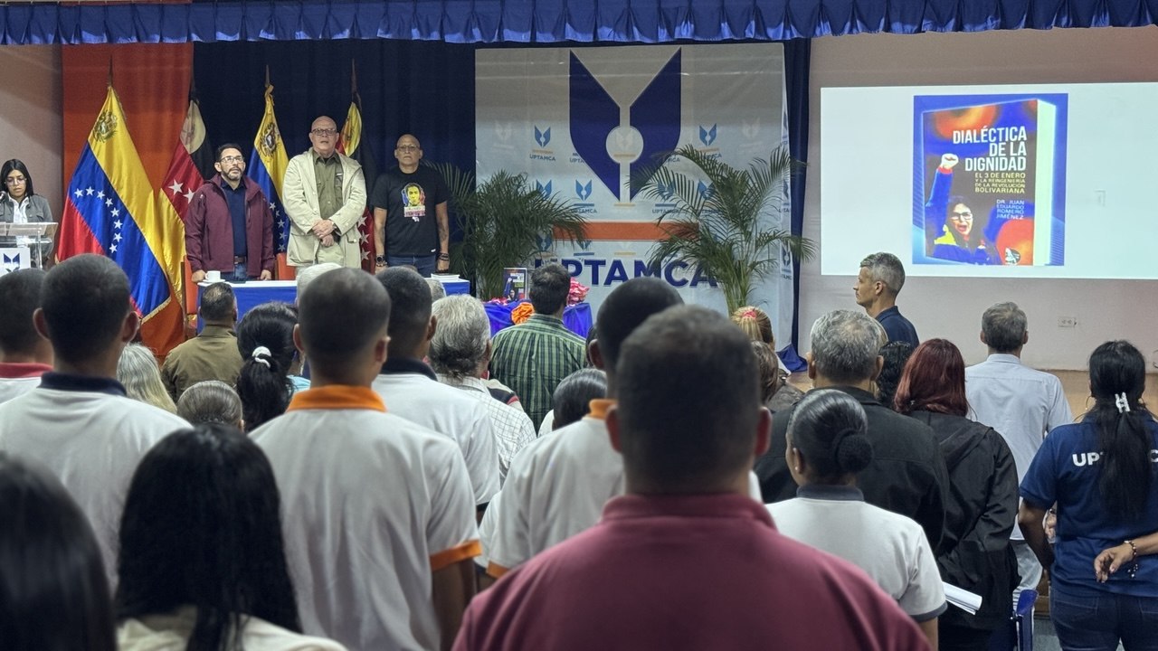 Bautizan el libro «Dialéctica de la Dignidad» del Dr. Juan Romero en la Uptamca