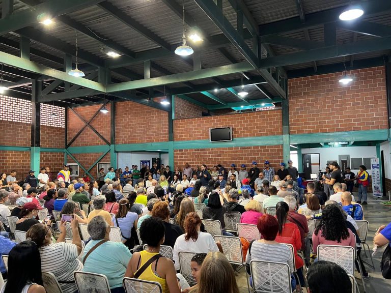 Alcalde Farith Fraija coordina con juntas de condominio la revisión estructural de sus edificios