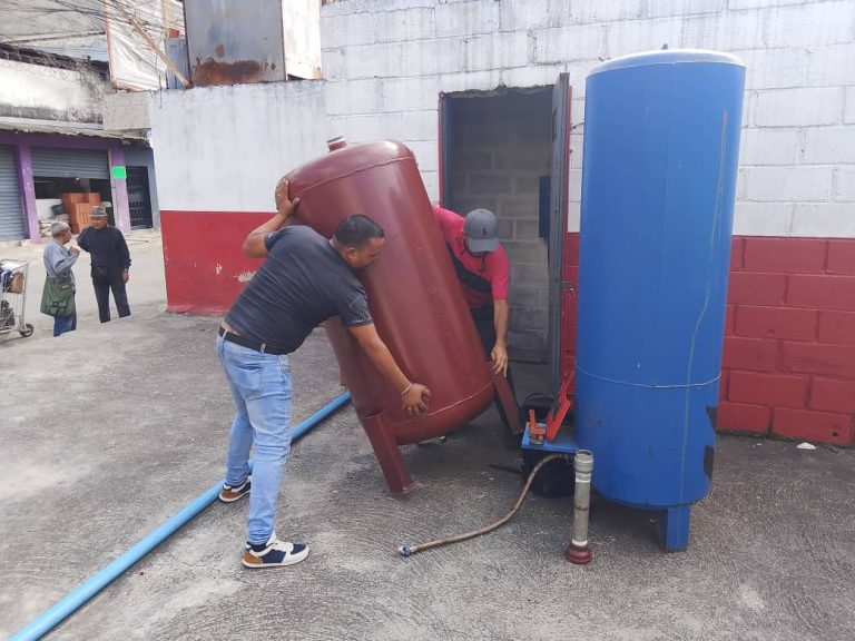 Nuevo pulmón de 733 litros optimiza el servicio de agua en el Mercado de El Paso