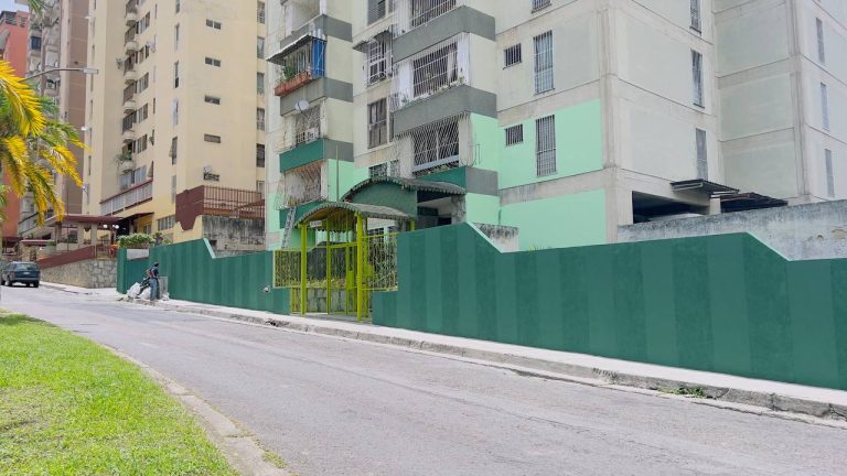 Recuperan fachadas de las Residencias Riga y Los Cedros en Los Nuevos Teques