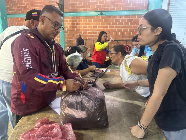 Centros de acopio en Los Teques registran masiva afluencia de donantes