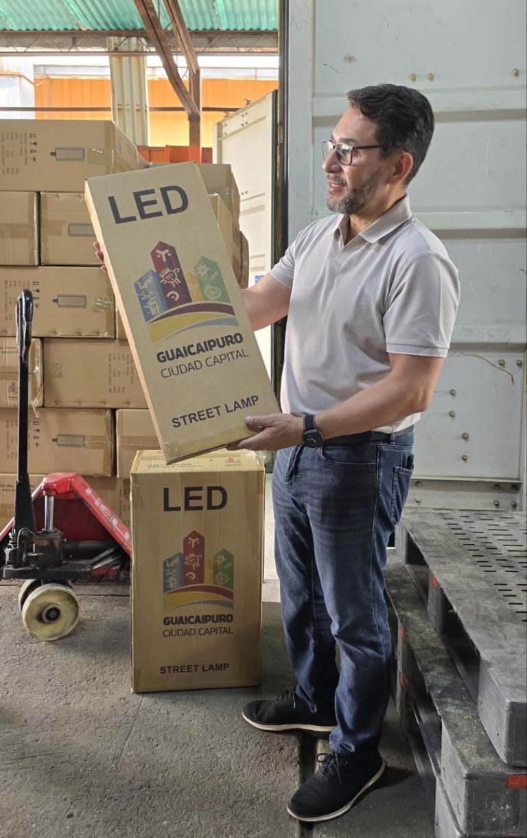 El Poder Popular definirá rutas de instalación de las 4.500 luminarias LED que llegaron a Guaicaipuro