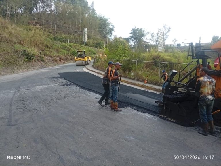 Rehabilitan vías en la zona industrial de los Teques para potenciar el sector productivo