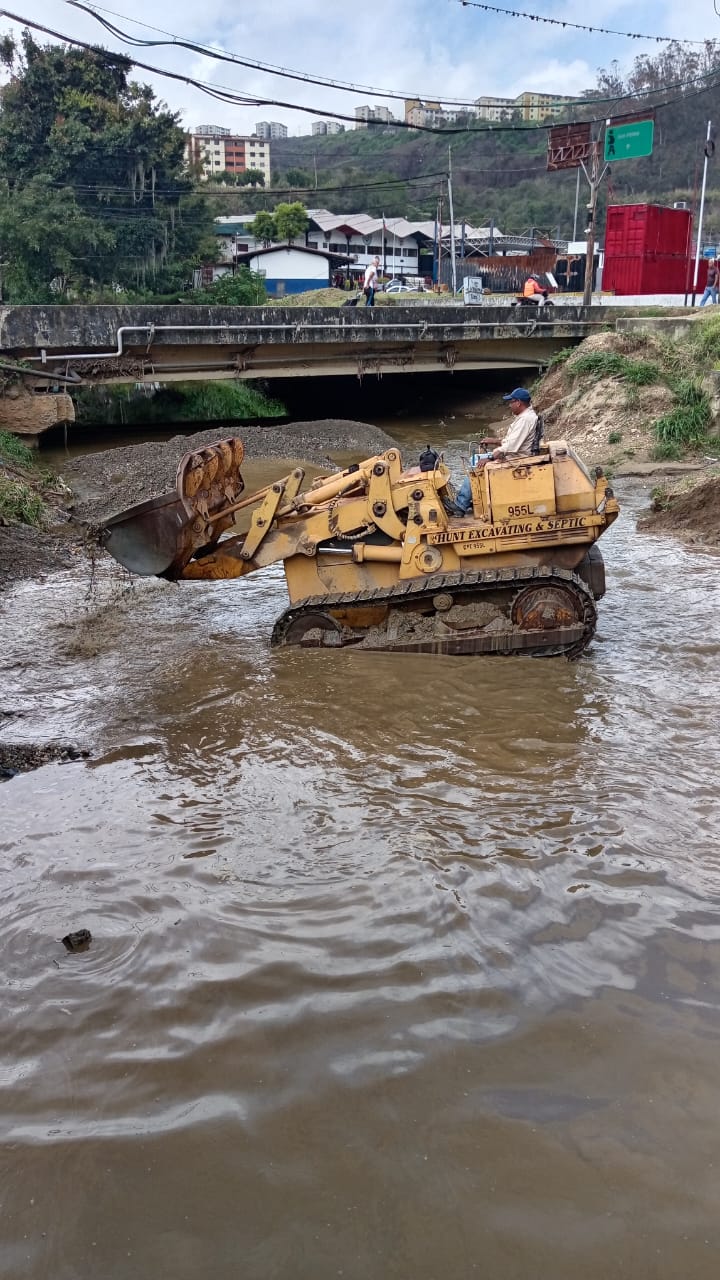 Atienden 11 incidencias en Los Teques en tiempo récord