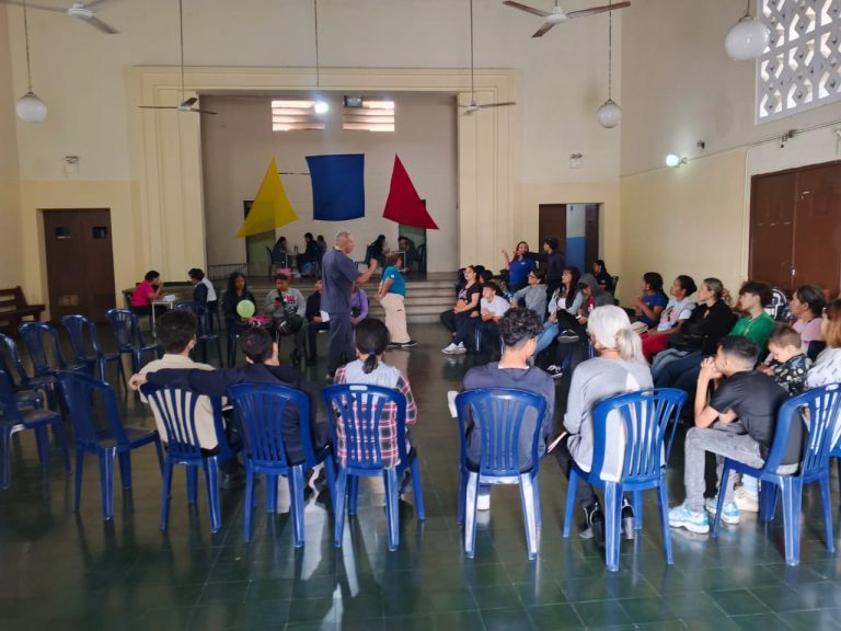 140 estudiantes y docentes atendidos en Jornada de Salud Mental en la U.E.N. República del Paraguay