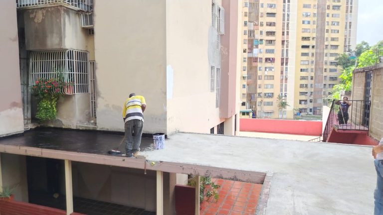 Recuperan losa de techo en Residencias Las Palmas con recursos municipales