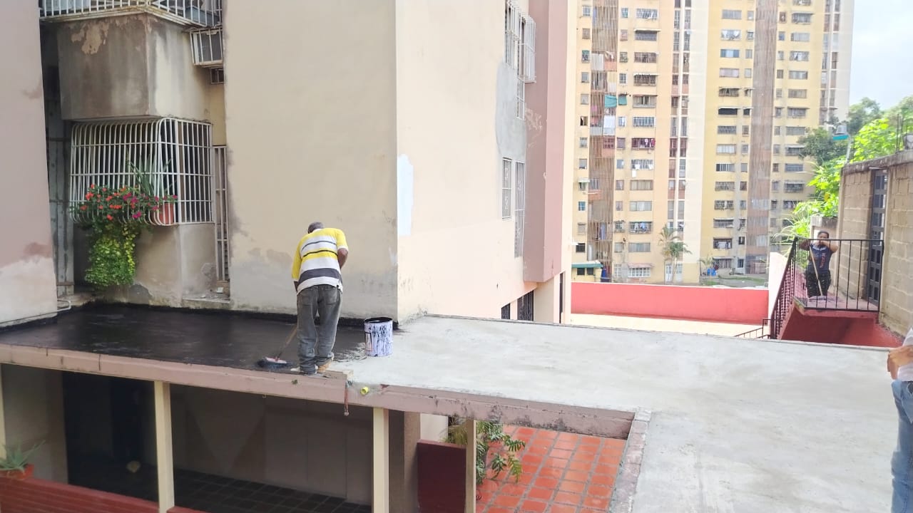 Recuperan losa de techo en Residencias Las Palmas con recursos municipales