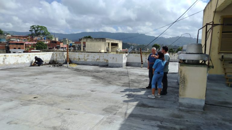 Con recursos del CLPP rehabilitan azotea de las Residencias Trigo Dorado B en Los Teques