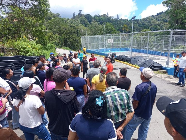 Aporte del CLPP garantiza que 72 nuevas familias de El Naranjal almacenen agua potable 