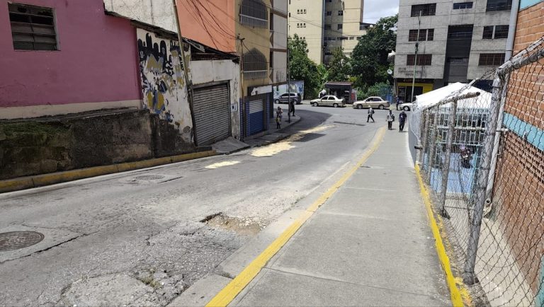 Gobierno de Guaicaipuro exhorta a entes públicos a coordinar reparaciones de calles