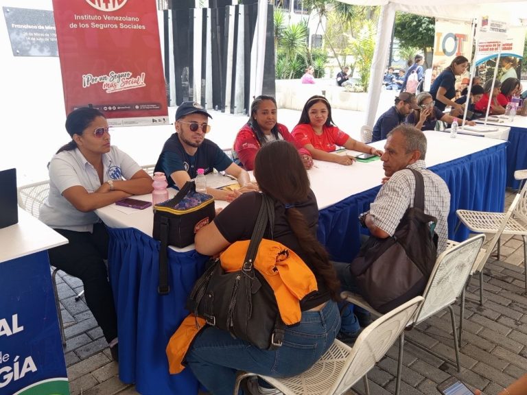 Alianza institucional garantiza atención directa a más de 280 contribuyentes en la plaza Miranda