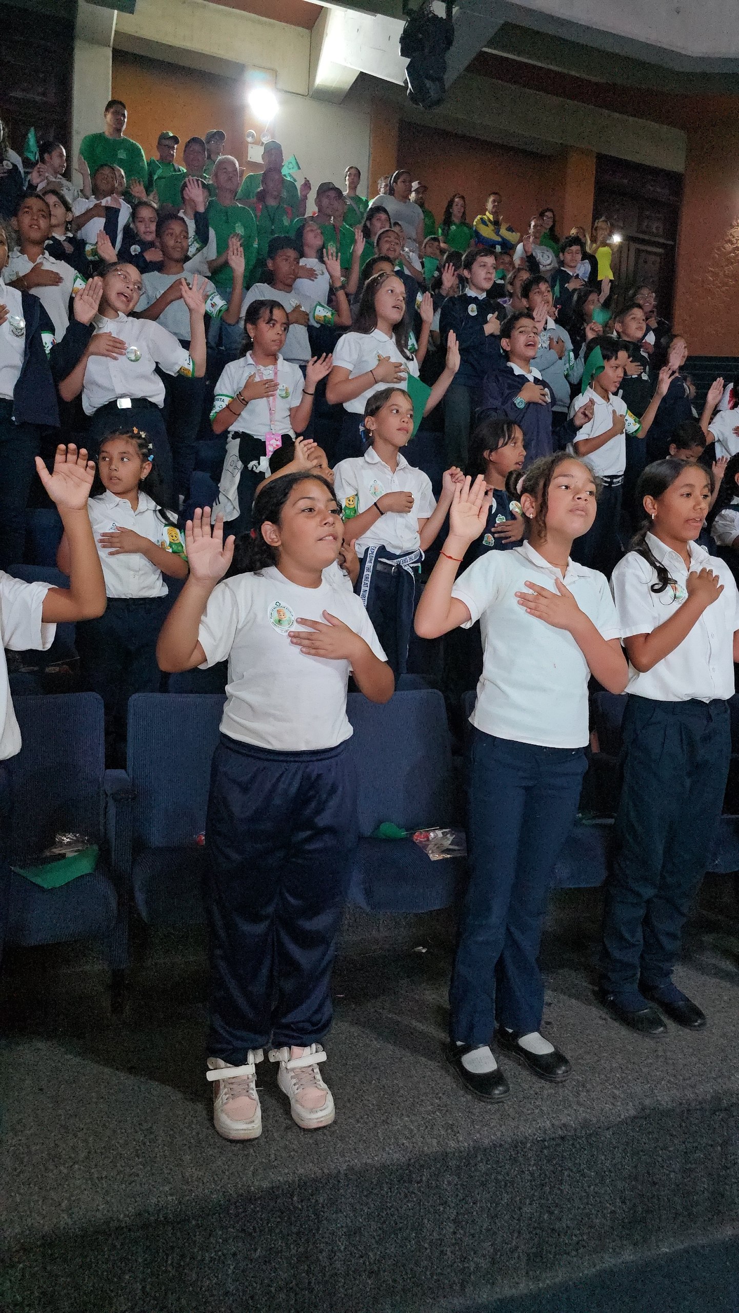 Más de tres mil estudiantes juran ser los nuevos guardianes del ambiente en Guaicaipuro
