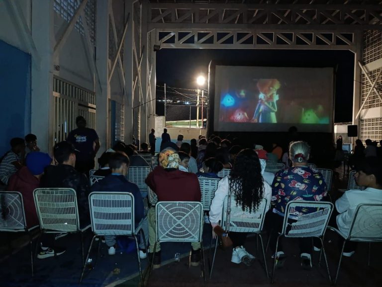 Más de 150 niños de San Pedro de los Altos disfrutaron del Cine Bajo Las Estrellas