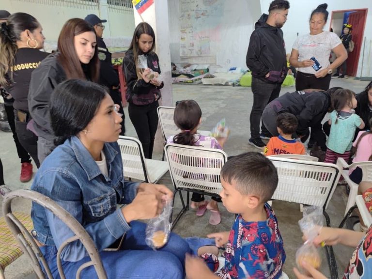 Equipo del SOS Guaicaipuro demuestra su lado más humano con jornada solidaria en la Carretera Vieja