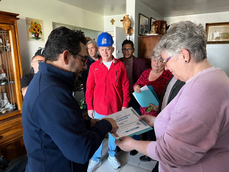 Vecinos de Res. Horizonte en El Vigía reciben certificados para materiales de construcción