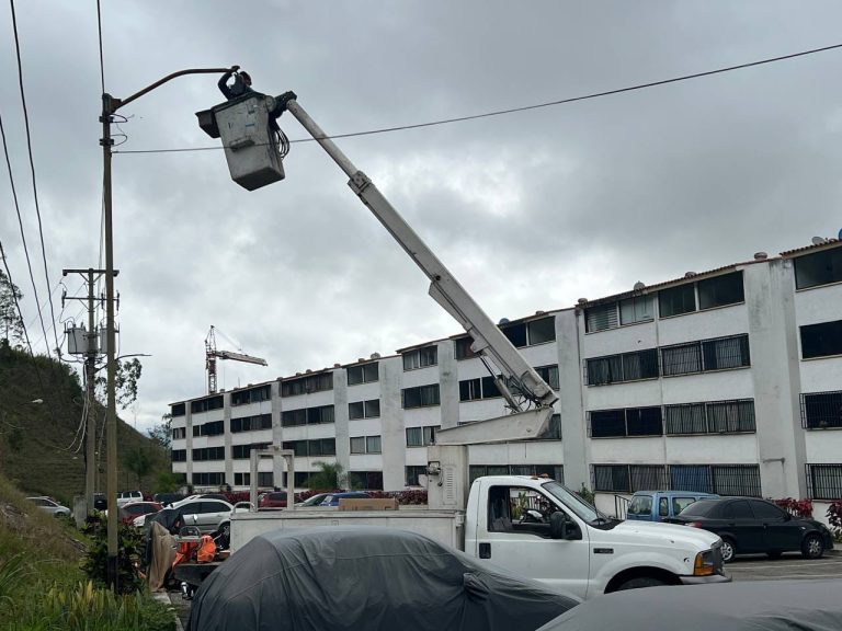 En El Solar de La Quinta se sienten más seguros con la instalación de 50 luminarias