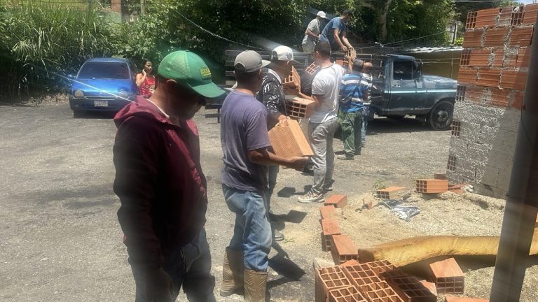 Alcaldía y Poder Popular atienden a familias damnificadas procedentes de La Guaira