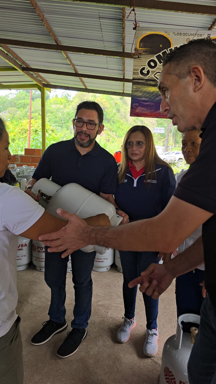 Guaicaipuro consolida una gran jornada comunal con la entrega de más de 400 bombonas de gas