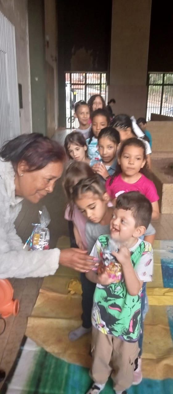 Promueven actividades recreativas para niños y niñas en Res. Imola de Los Teques 