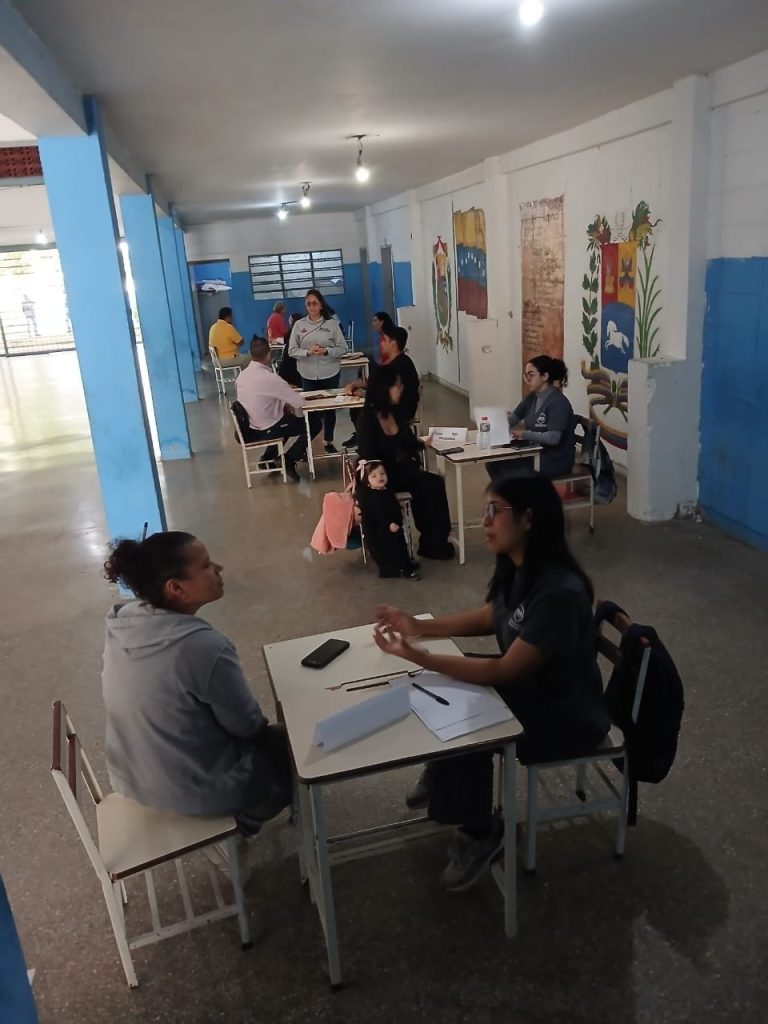 Atienden a 73 personas en la U.E.N. Luis Correa de El Paso tras impacto emocional postsismos