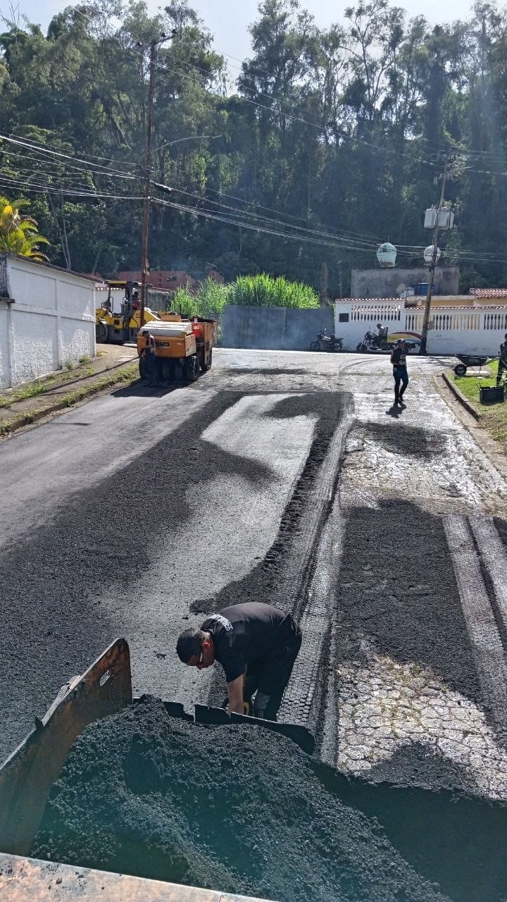Aplican más de 5.300 toneladas de asfalto en Guaicaipuro 
