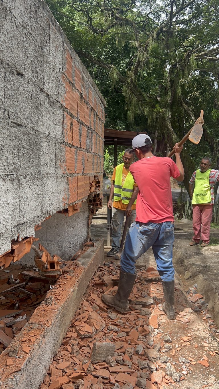 Demuelen estructura no permisada en El Peaje de Paracotos