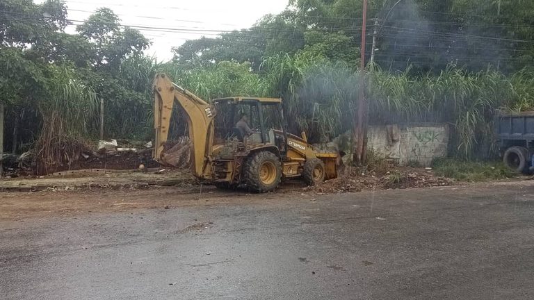 Retiran 35 toneladas de desechos y escombros en El Prado