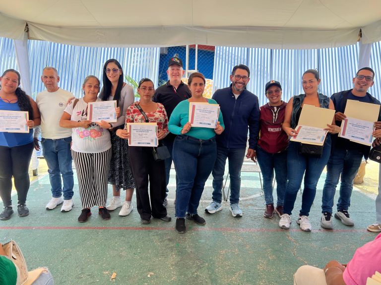 Entregan materiales de construcción y enseres a 50 familias de ocho comunidades en Guaicaipuro