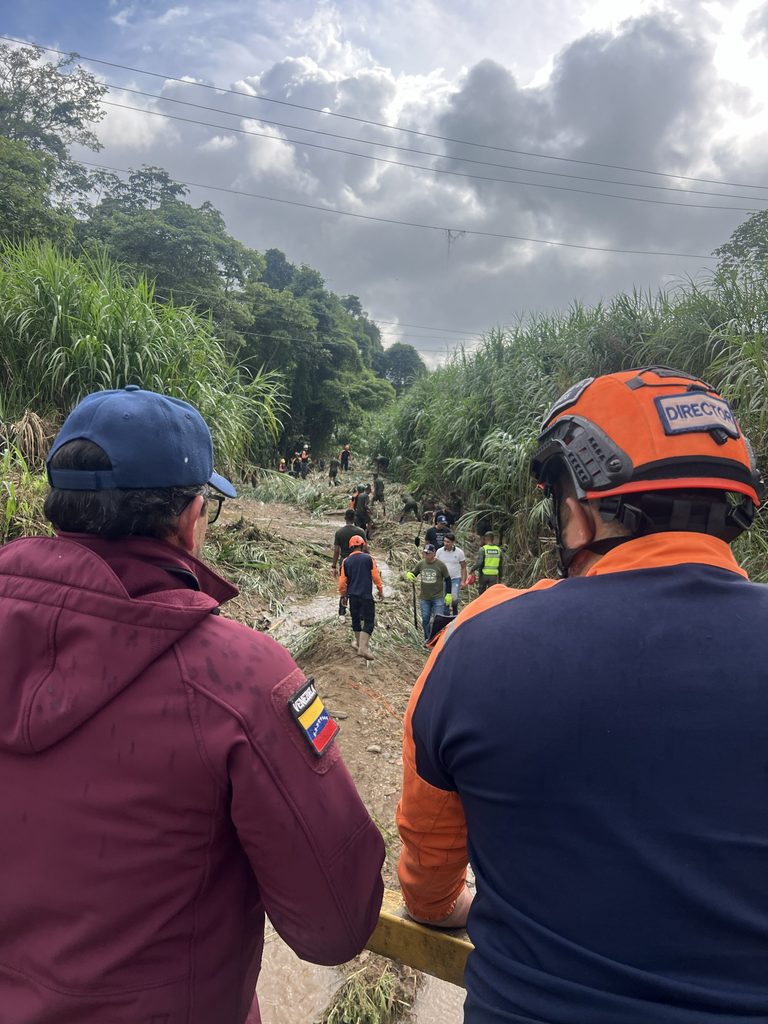 Despliegan atención técnica y búsqueda de personas tras fuertes lluvias en Guaicaipuro