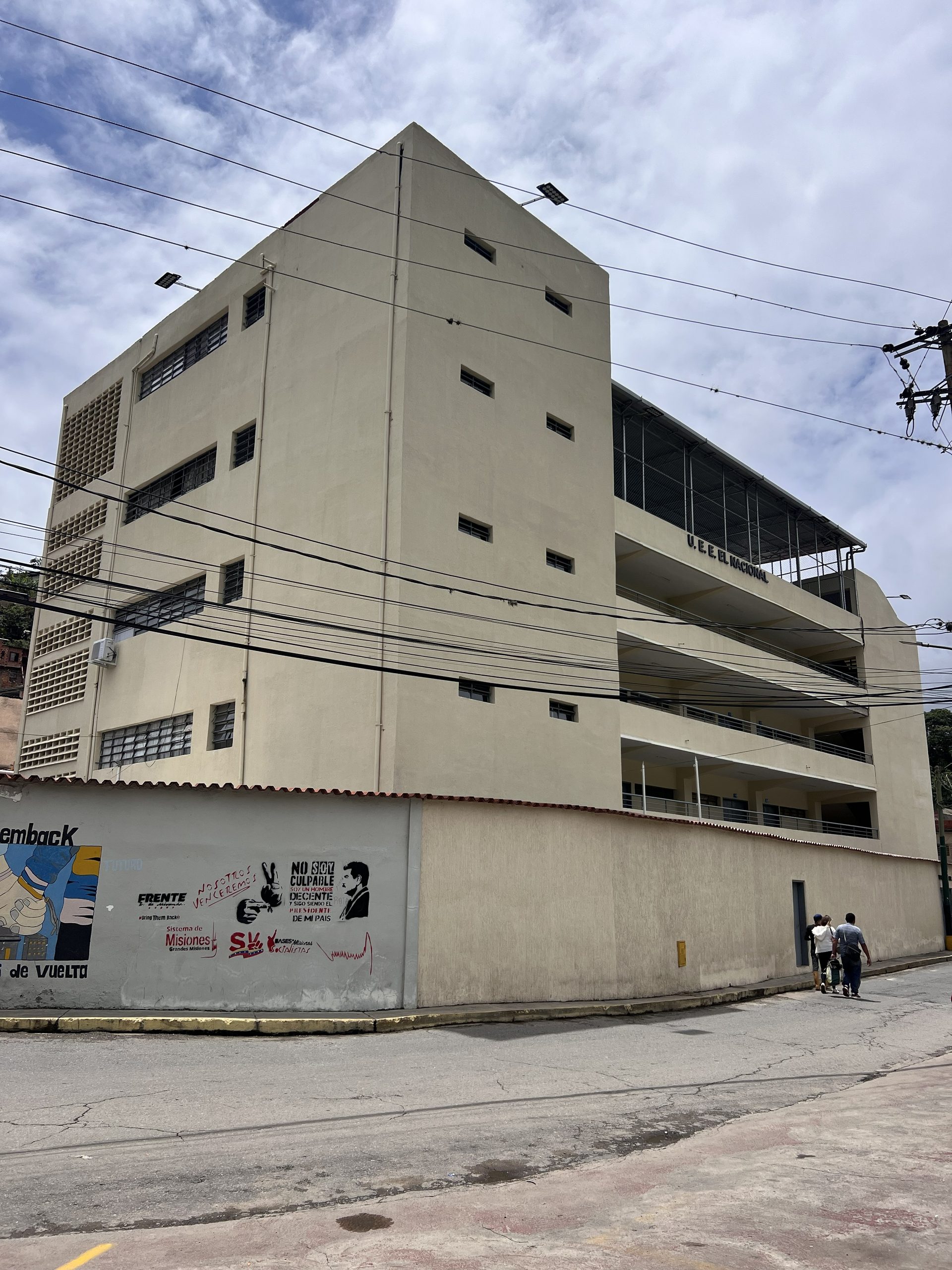 Alcalde Fraija asume la rehabilitación de la UEE El Nacional e inicia trabajos de forma inmediata
