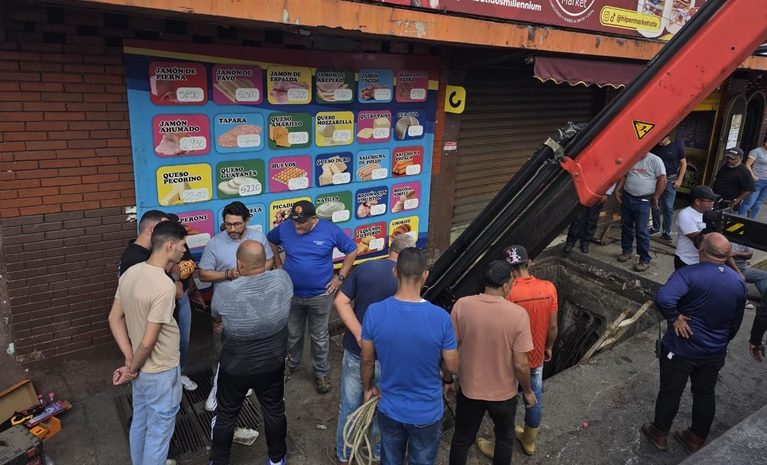 Reemplazan transformador de 500kva en la calle Miquilen de Los Teques 