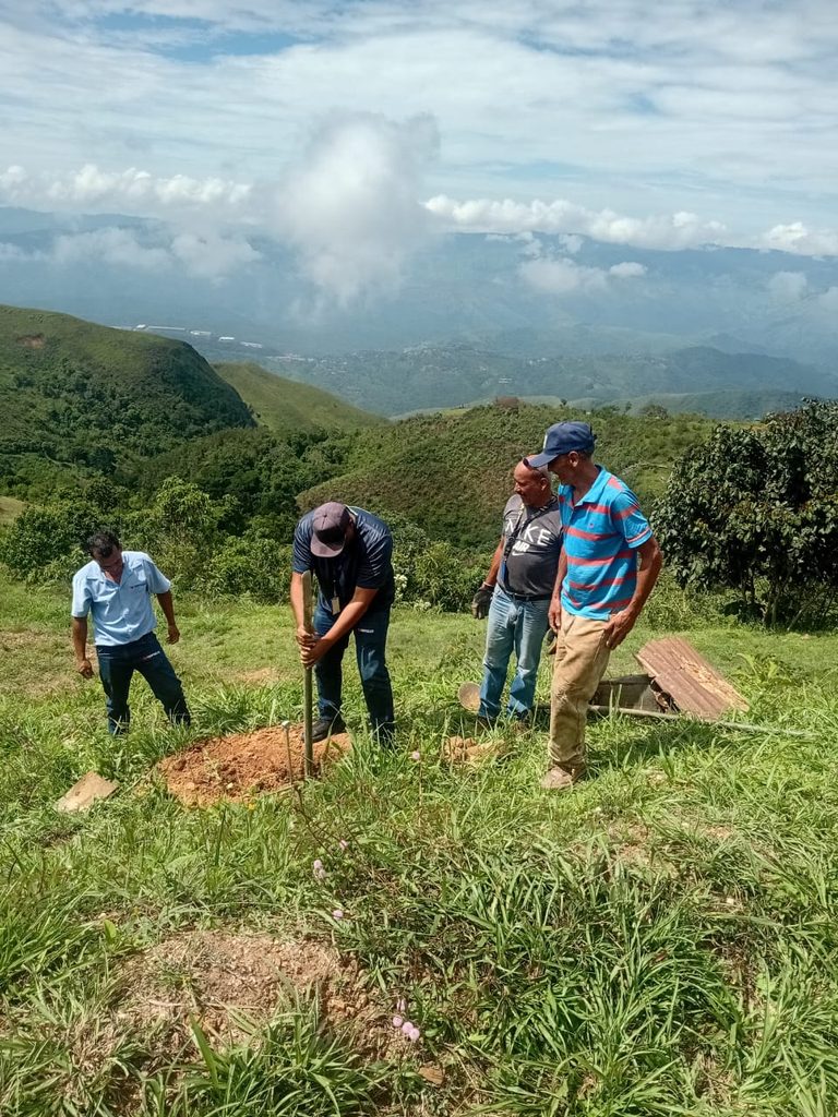Avanza proyecto de electrificación para beneficiar a familias en Lagunetica