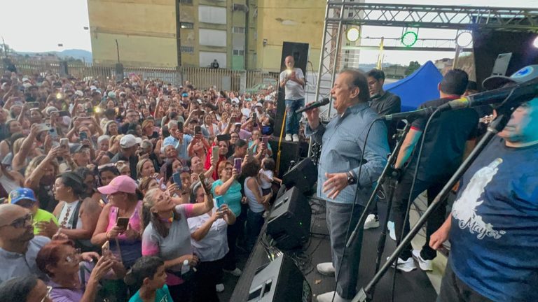 Guaicaipuro se vistió de gala para recibir al maestro Betulio Medina en la 20° Bajada del Furro
