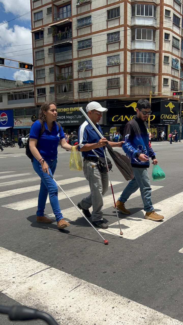 Alcalde Fraija anuncia retiro de pasarelas para instalar semáforos peatonales y pasos a nivel