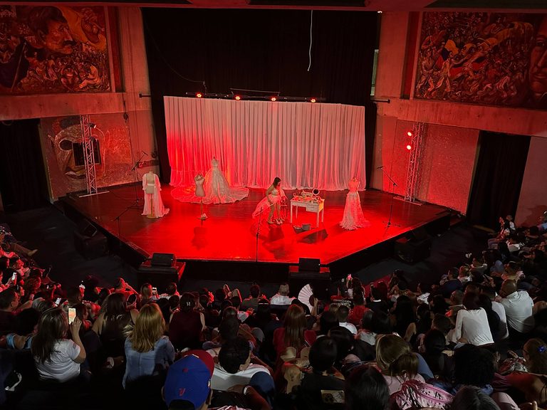 Mimí Lazo bajó el telón del 13° Festival de Teatro Los Teques con “Mi Sexta Boda”